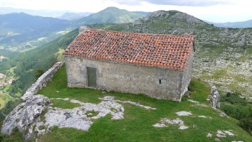 Santa Eufemia ermita Aulesti aldean