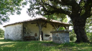 Santixago ermita Nabarniz aldean