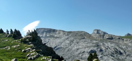 Budogia. Eskuman,Hiru Erregeen Mahaia