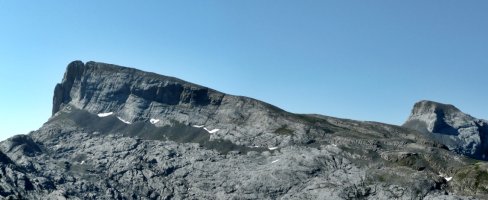 Petrechema.Eskuman,Hiru erregeen Mahaia