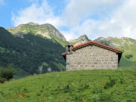 Santa Krutz ermita Intza aldean