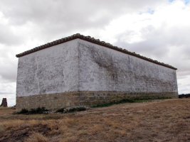 Santa Maria la Blanca ermita Uxue aldean