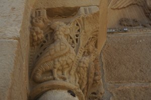 Ermita S. Bartolomé (capitel portada)