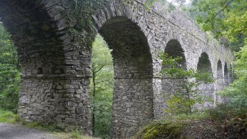 Ubide baten zubia bidearen gainetik