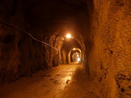 Leitza parean dagoen tunel luzearen barrualdea