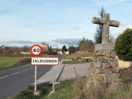 Herriko sarreran Gurutzea