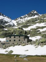 Elola aterpearen gainean