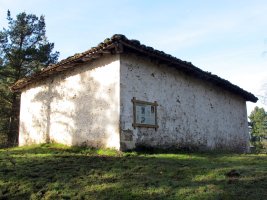 San Lorentzo ermitaren atzeko ikuspegia