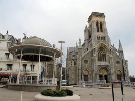 Kioskoa eta Santa Eugenia eliza