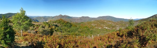 Artzeko mendien panorama Borporroren inguruetatik