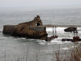 Amabirjinaren Harkaitza