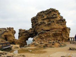 Amabirjinaren Harkaitza