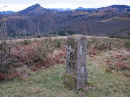 Sara eta Etxalarko mugarria