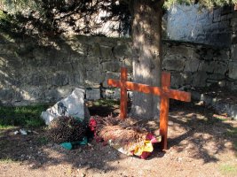 Elizaren atariko Oroigarria 