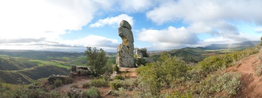 Harrizko monolito erraldoiak