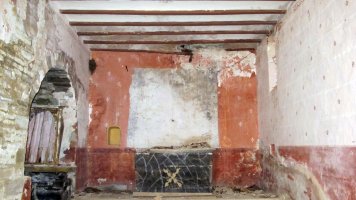 Elizaren barrua, aldare aldea