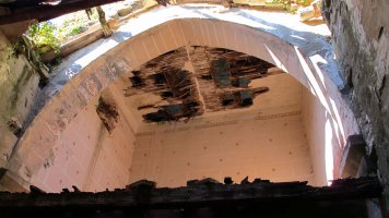 Elizaren barrua, koru aldea