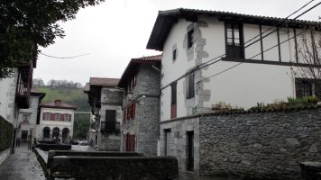 Beheko plazako etxeak