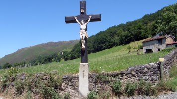 Ezterenzubi, Kalbarioko gurutzea