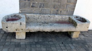 Eserlekua Heletako plazan