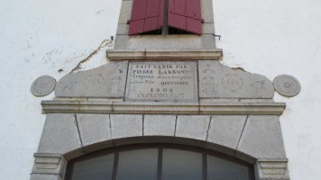 Izura-Asmeko etxe baten epigrafia