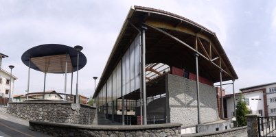 Kioskoa eta frontoia Adunan