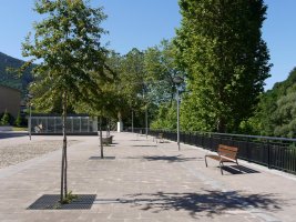 Ibaiaren bazterreko pasealeku berria