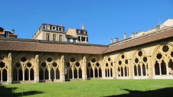 Santa Maria katedrala, klaustroa