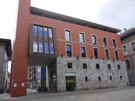 Plaza Zaharreko eraikina