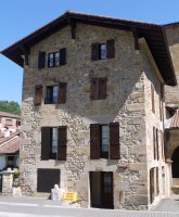 Plaza inguruko etxea, Zegama