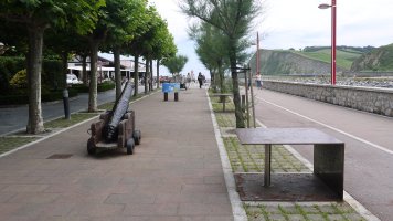 Errioaren bazterreko pasealekua