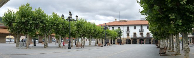 Udaletxe aurreko plaza, Lazkao