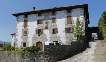 Loperena jauregia, Aldatz