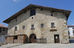 Iriartea etxea, Aldatz