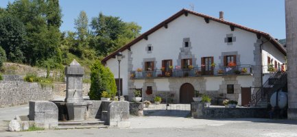Iturria eta herriko etxea, Aldatz