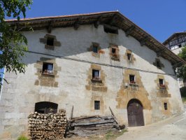 Herriko etxea, Etxarri