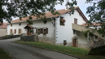 Herriko etxea, Mugiro