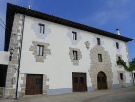 Herriko etxea, Mugiro