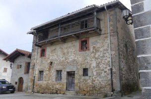 Herriko etxea, Mugiro