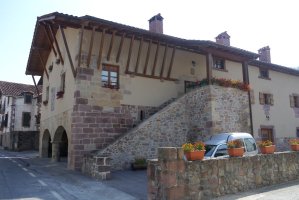 Arretxea jauregia, Oronoz-Mugairi