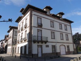 Arizkunenea jauregia, Elizondo