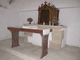 San Adrian ermitaren barrua, Iturgoien