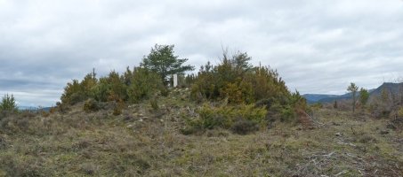 Salbatoriko gailurra, ustez ermitaren arrastoen gainean