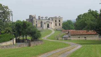 Gramont gaztelua, Bidaxune