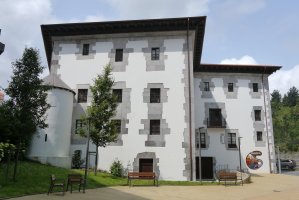 Agirre jauregia, Deba