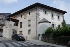 Agirre jauregia, Deba