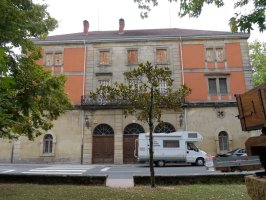 Ajuria jauregia, Araia