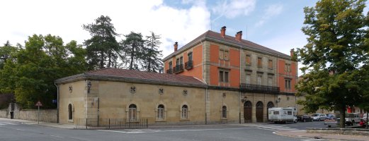 Ajuria jauregia, Araia