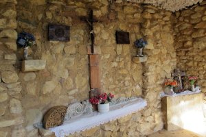 San Victor ermita, Obekuri