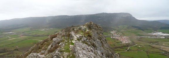 Aiztondoko gailurra eta Uharte Arakil